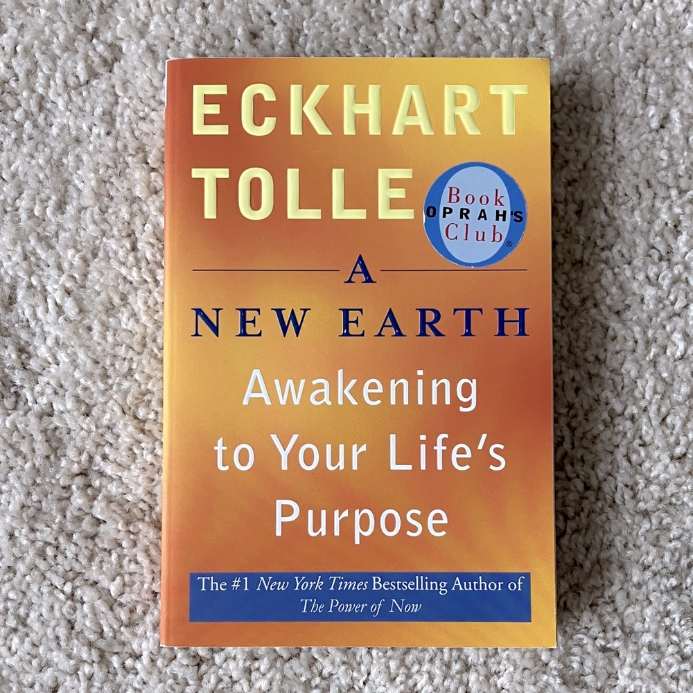 A New Earth by Eckhart Tolle Paperback Book
